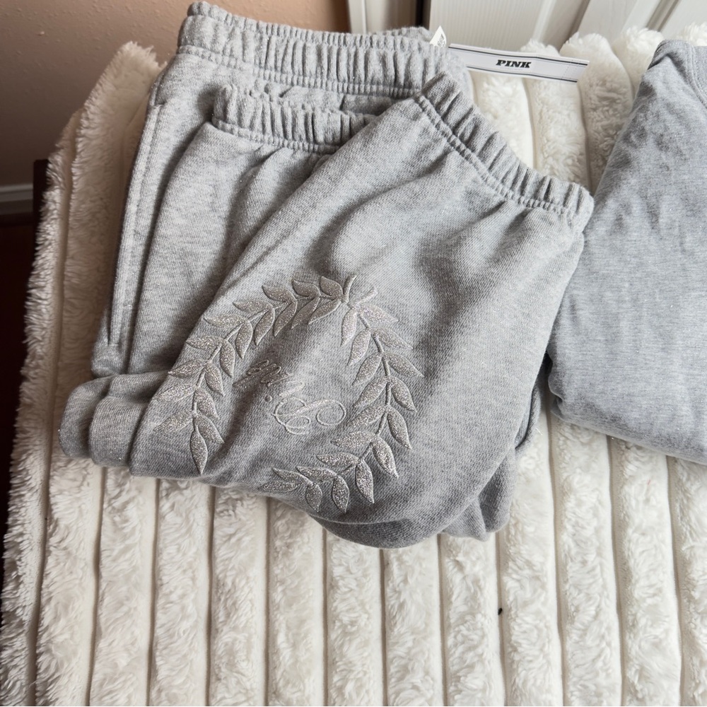 NWT Victoria Secret Glitter Sweatpants 
Victoria Secret logo embroidery